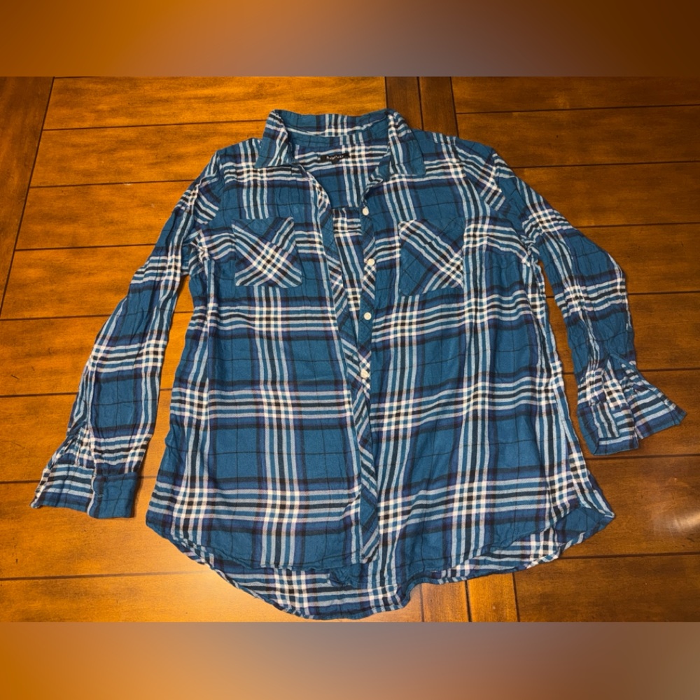 Relativity Women's Blue and White Plaid Button-Down flannel
